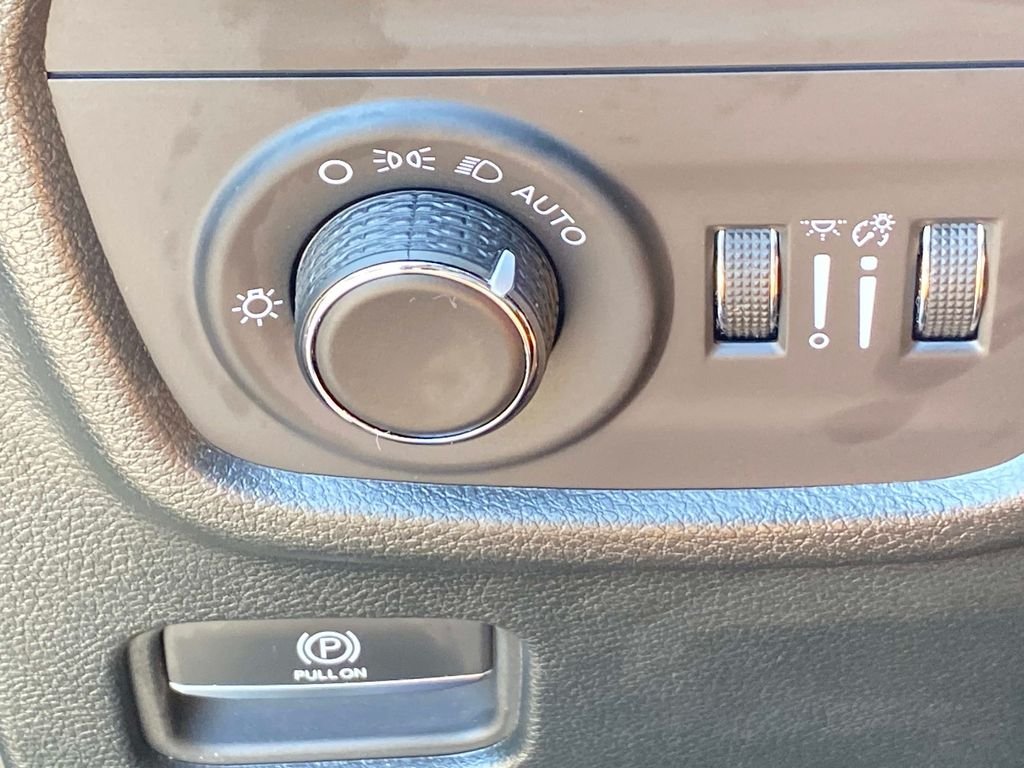 Used 2025 Black Jeep Altitude X image 24