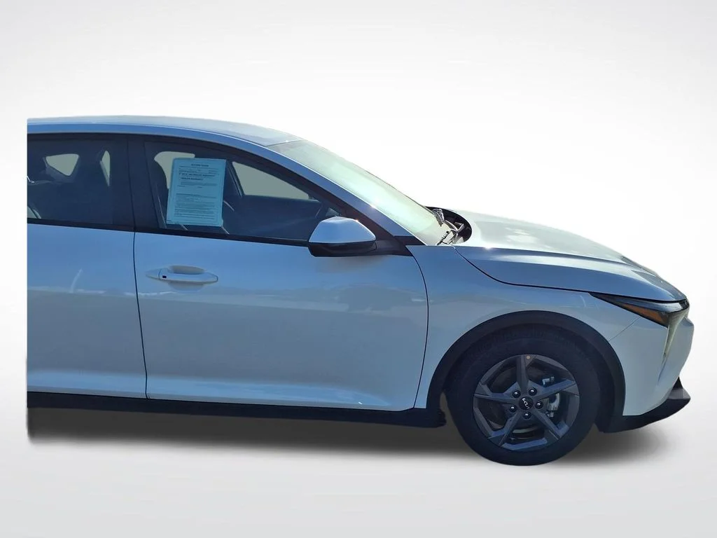 Used 2025 White Kia LXS image 18