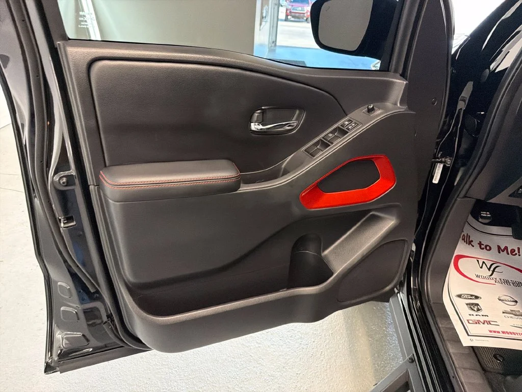 Used 2025 Black Nissan PRO-4X image 12
