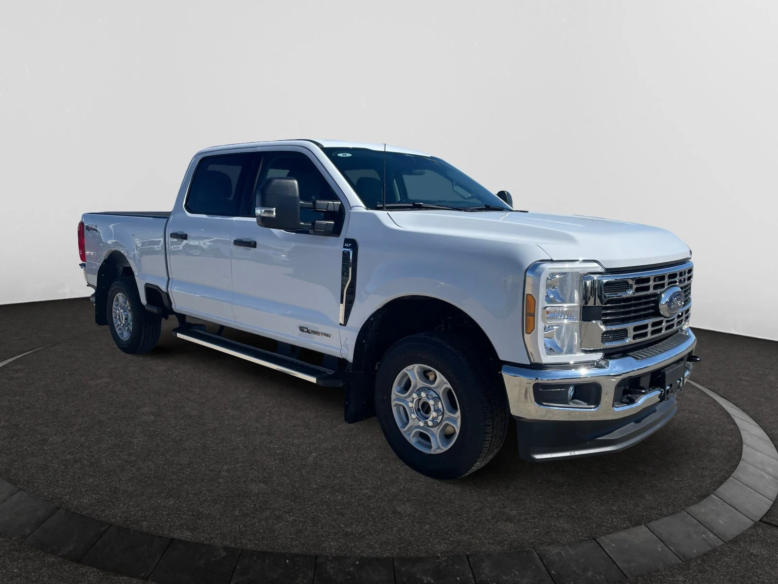 New 2026 Oxford White Ford XLT image 7