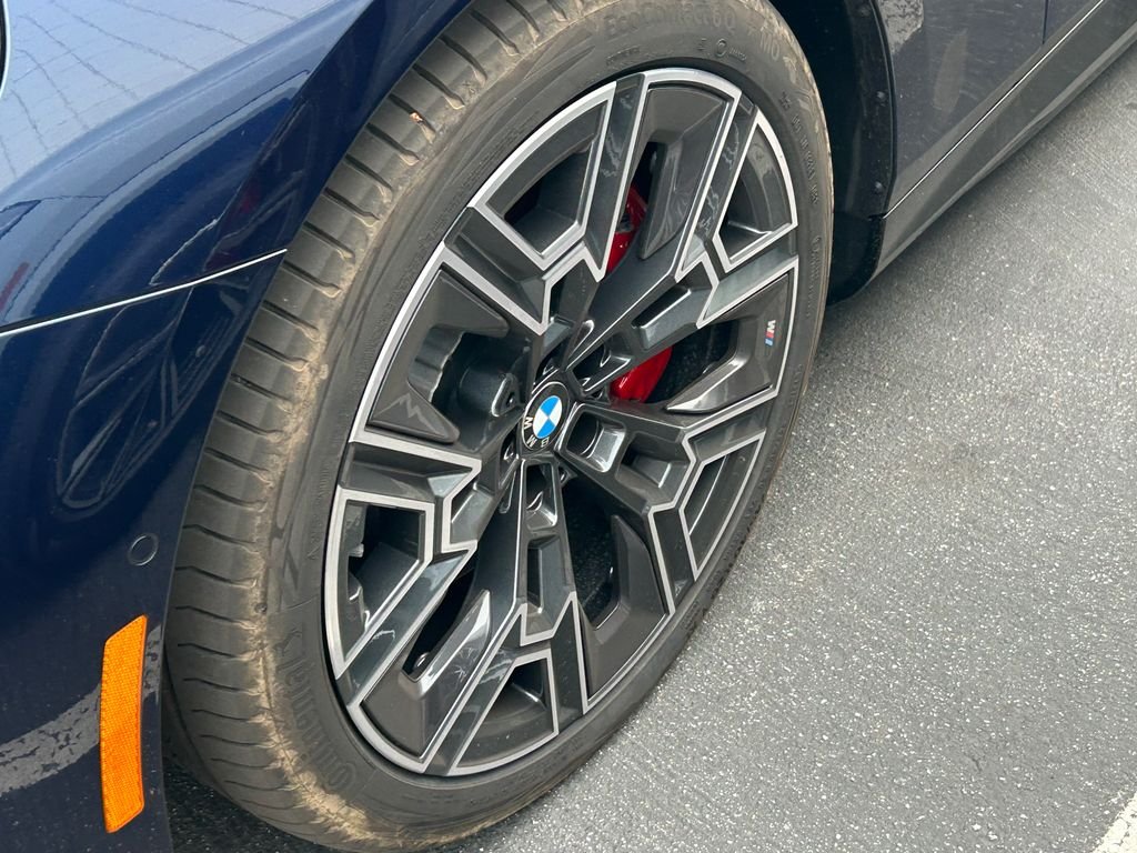 Used 2027 Blue BMW 550e xDrive image 3