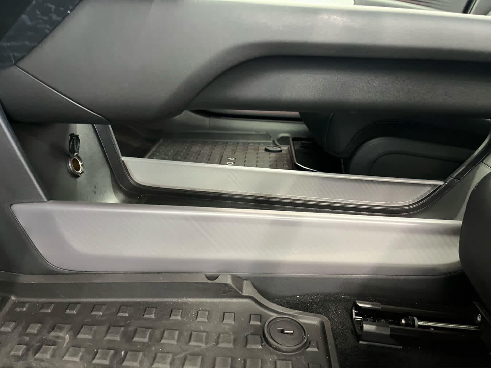 Used 2025 Gravity Gold Matte Hyundai SEL image 19