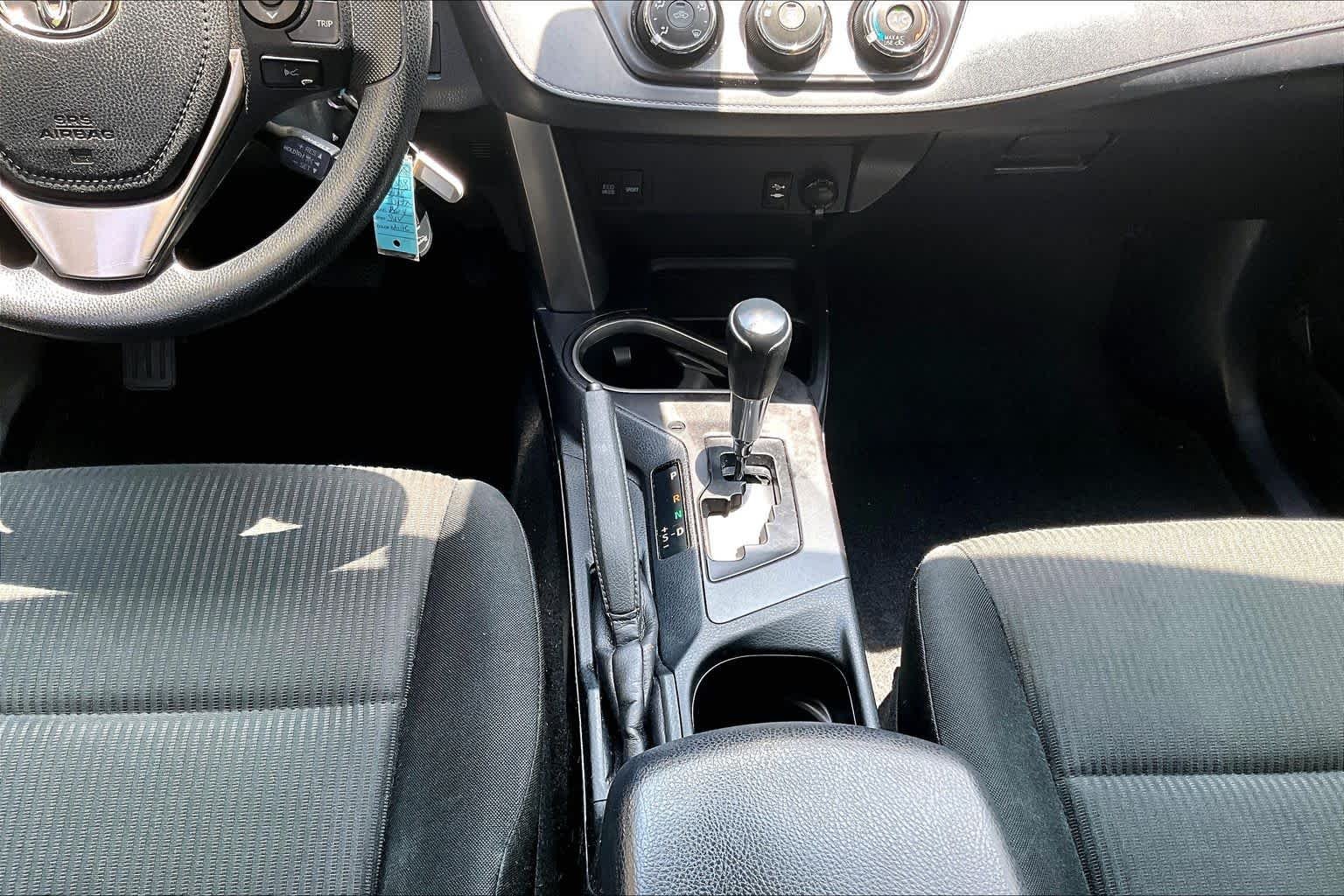 Used 2018 Super White Toyota LE image 17