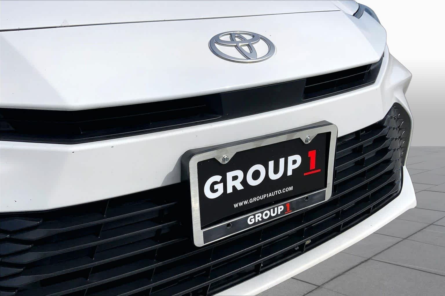 Used 2025 Ice Cap Toyota LE image 29