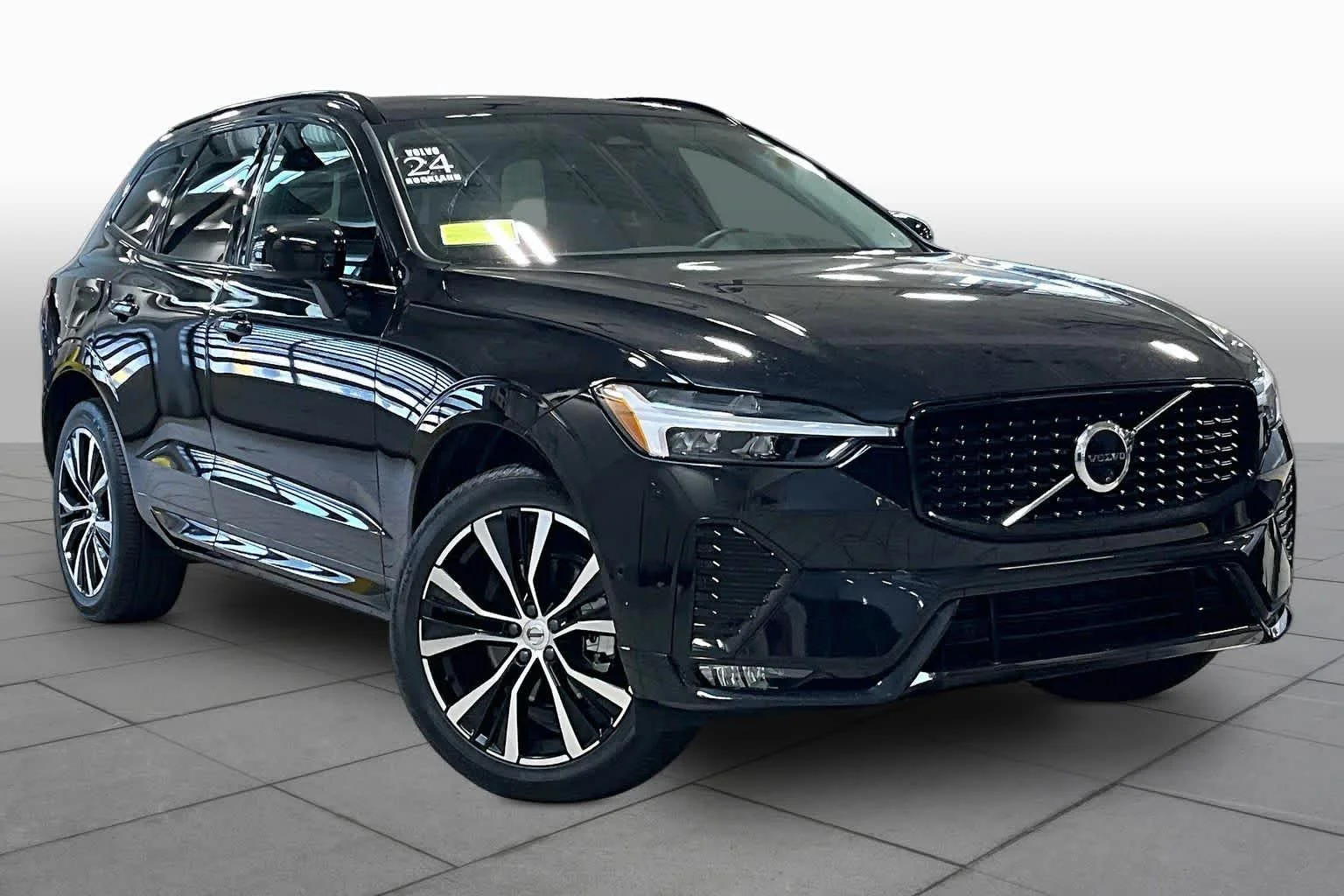 Used 2024 Onyx Black Metallic Volvo Plus Dark Theme image 3