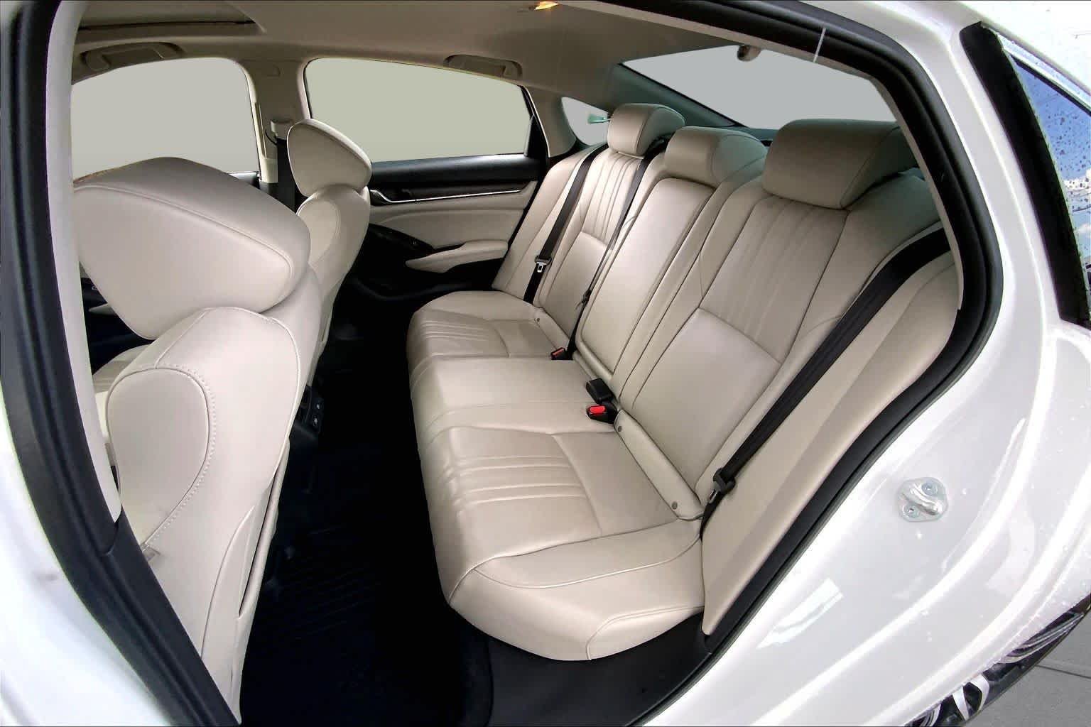 Used 2022 Platinum White Pearl Honda Touring image 19