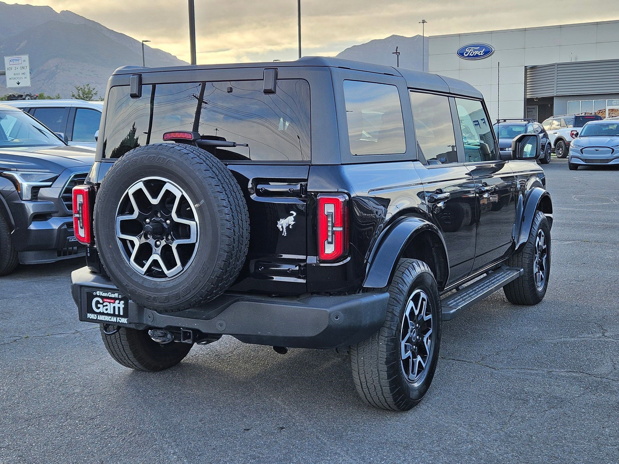 Used 2022 Shadow Black Ford Outer Banks image 3