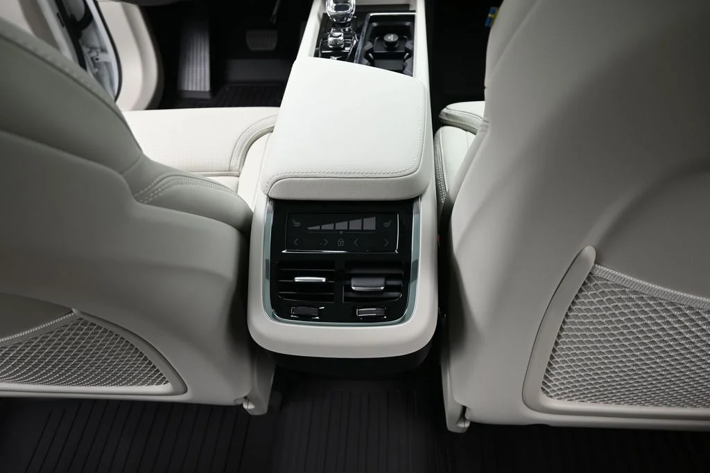 New 2026 Crystal White Volvo B5 Ultra image 19