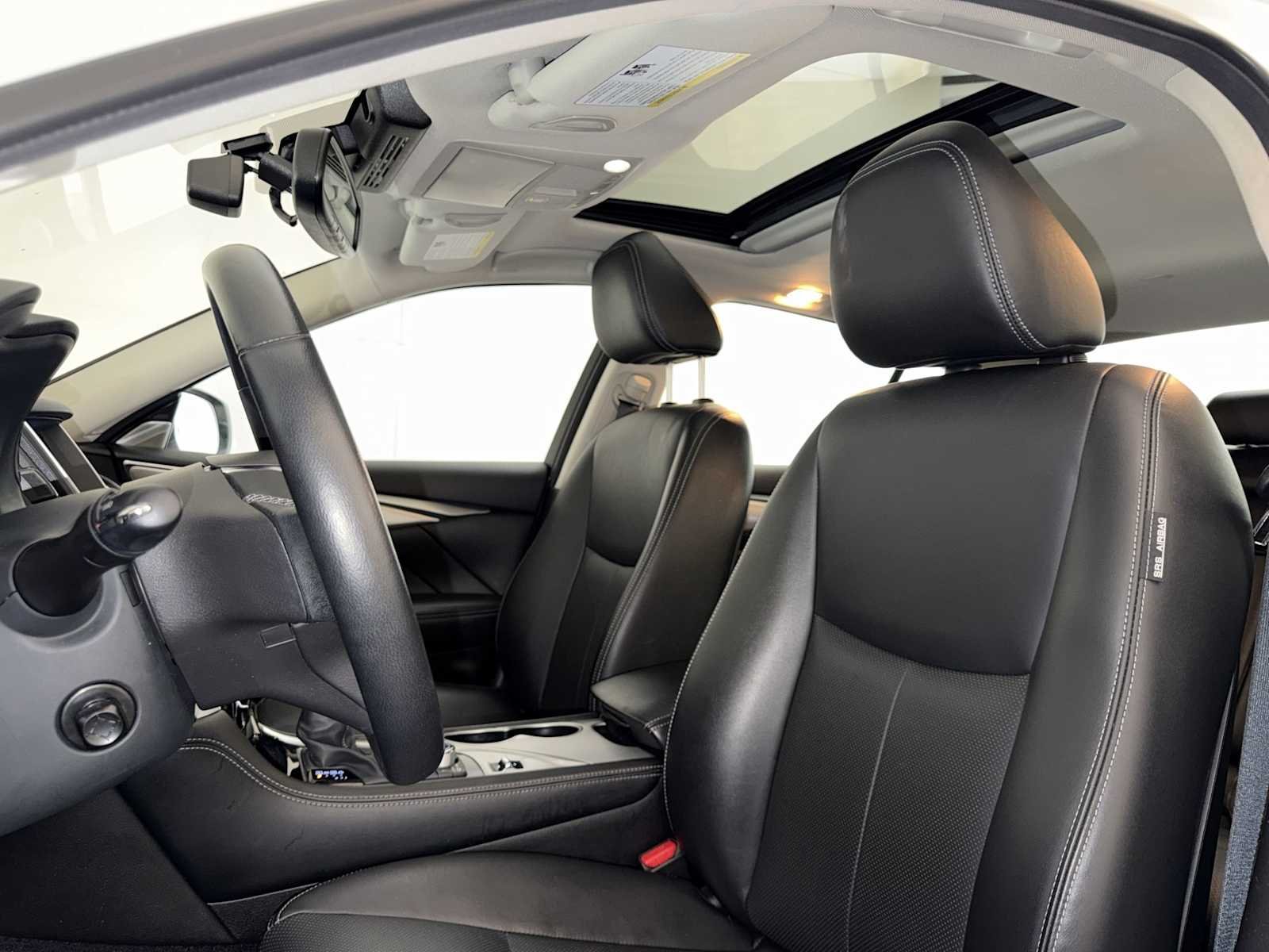Used 2023 Majestic White INFINITI LUXE image 20