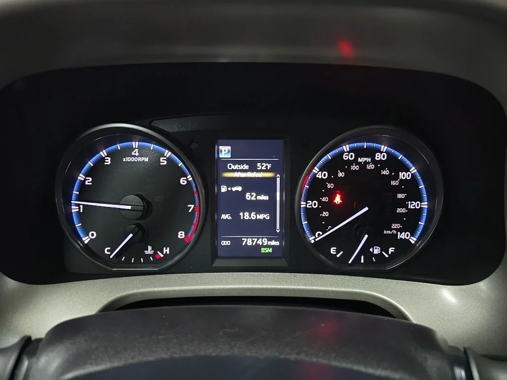 Used 2018 Gray Toyota XLE image 22