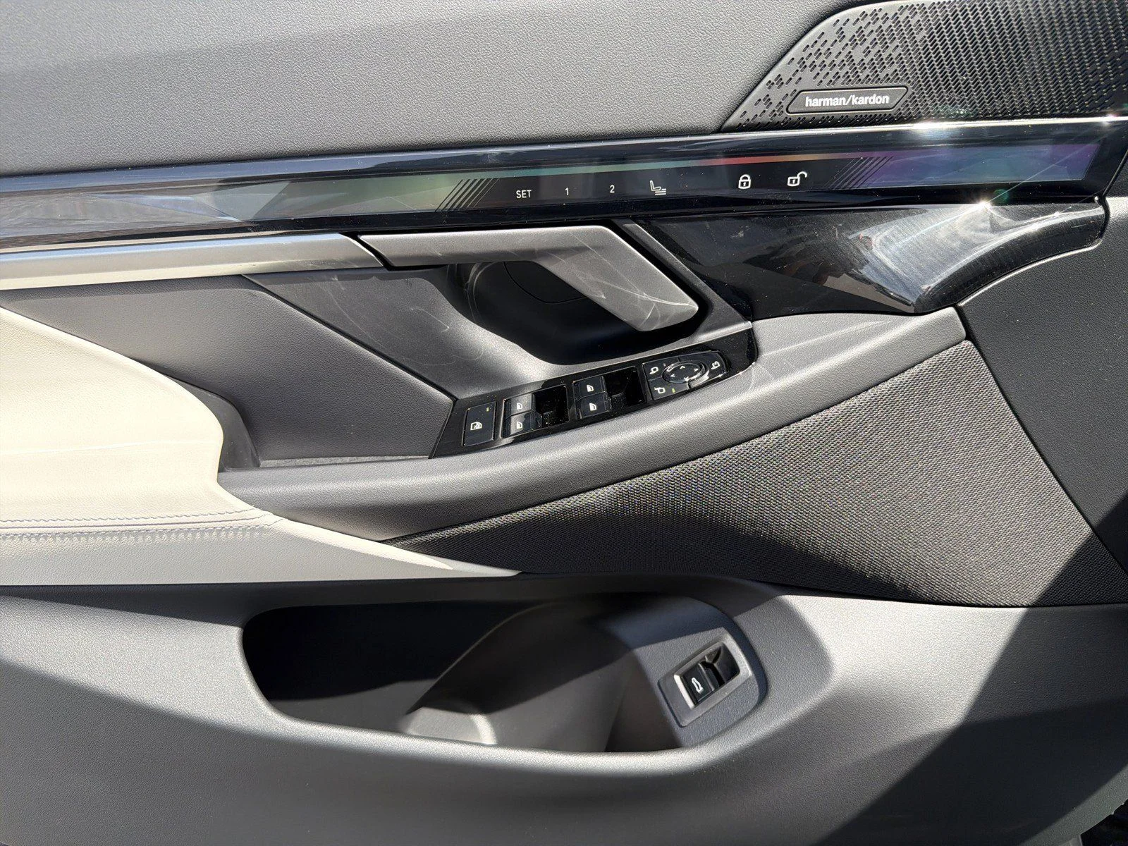 New 2027 Alpine White BMW 530i xDrive image 26