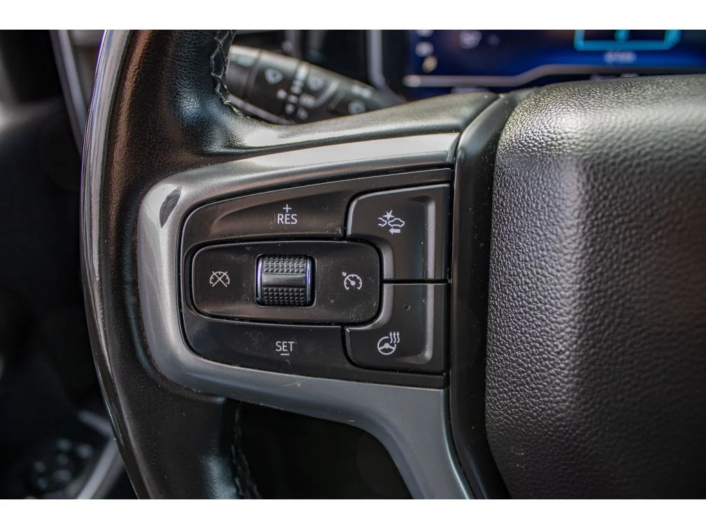 Used 2025 SUMMIT WHITE Chevrolet LT image 32
