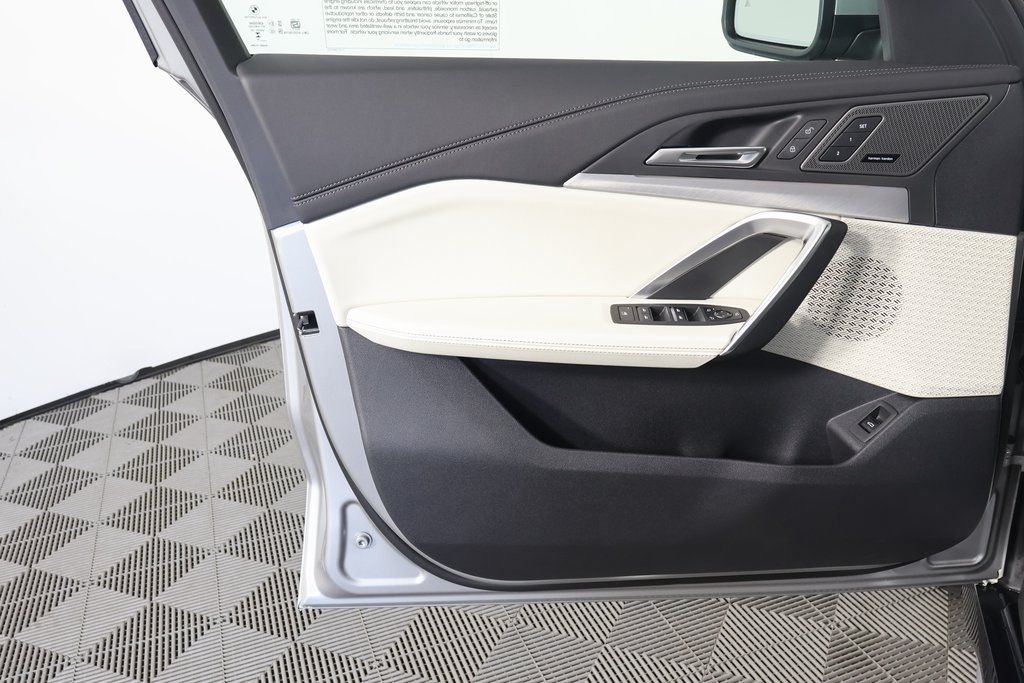 New 2026 Space Silver Metallic BMW xDrive28i image 7