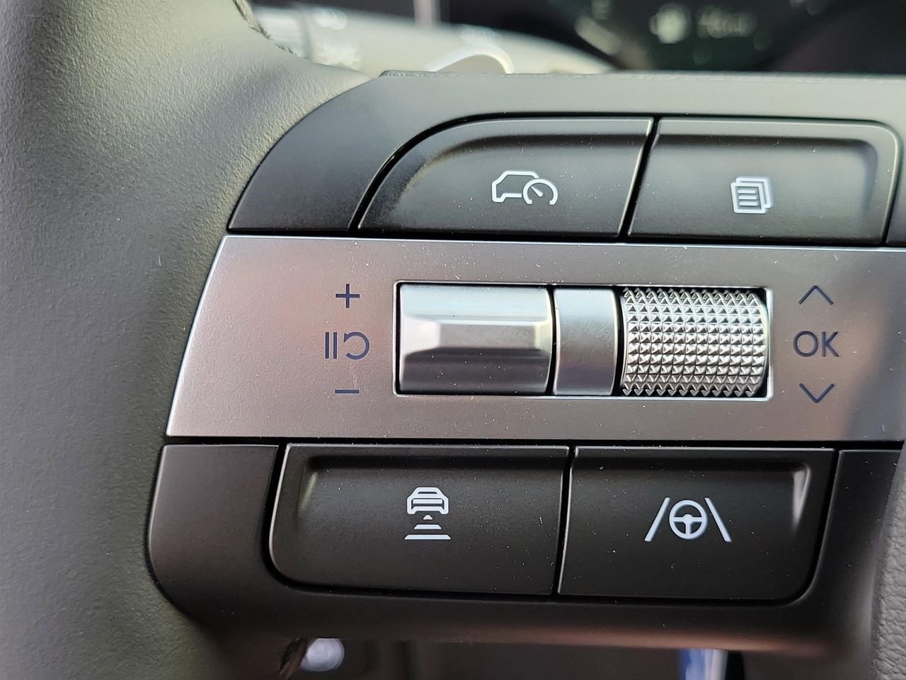 New 2026 Shimmering Silver Hyundai Limited image 8