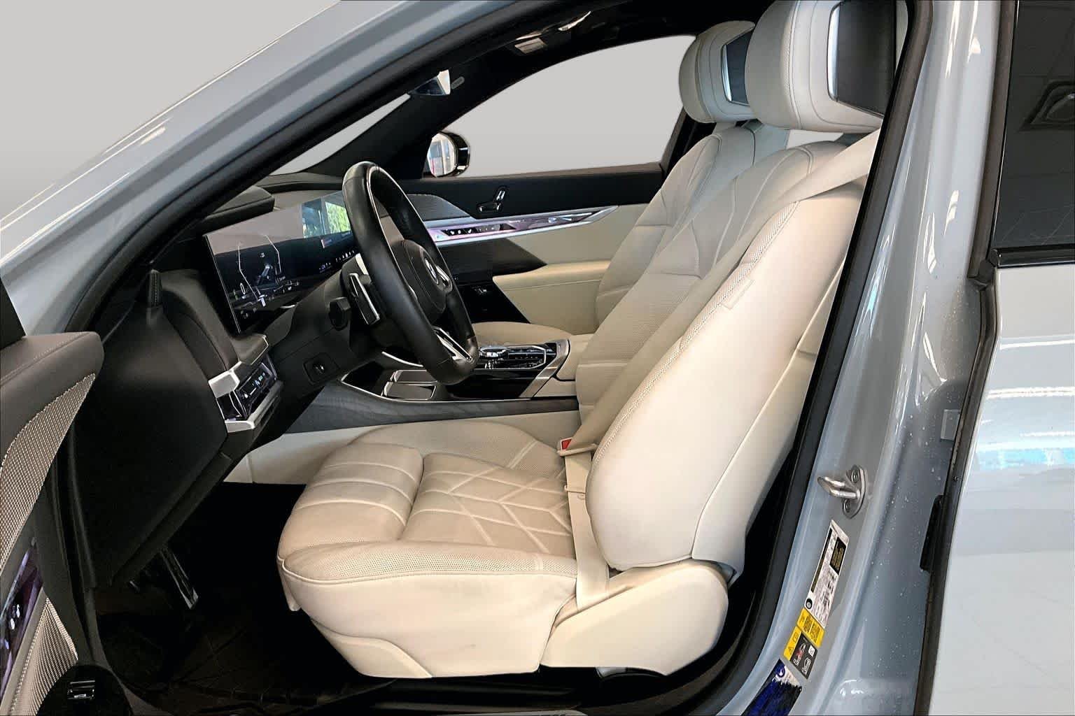 Used 2024 Brooklyn Grey Metallic BMW xDrive60 image 7