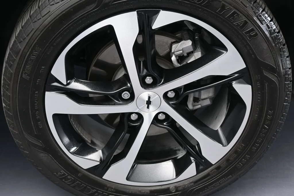 Used 2025 Mosaic Black Metallic Chevrolet 1RS image 40