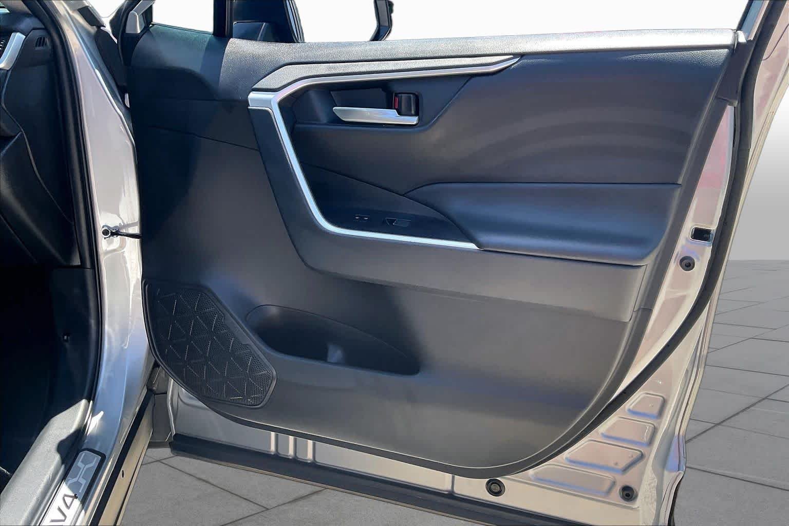 Used 2024 Silver Sky Metallic Toyota XLE image 23