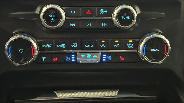 Used 2025 Agate Black Metallic Ford Lariat image 18
