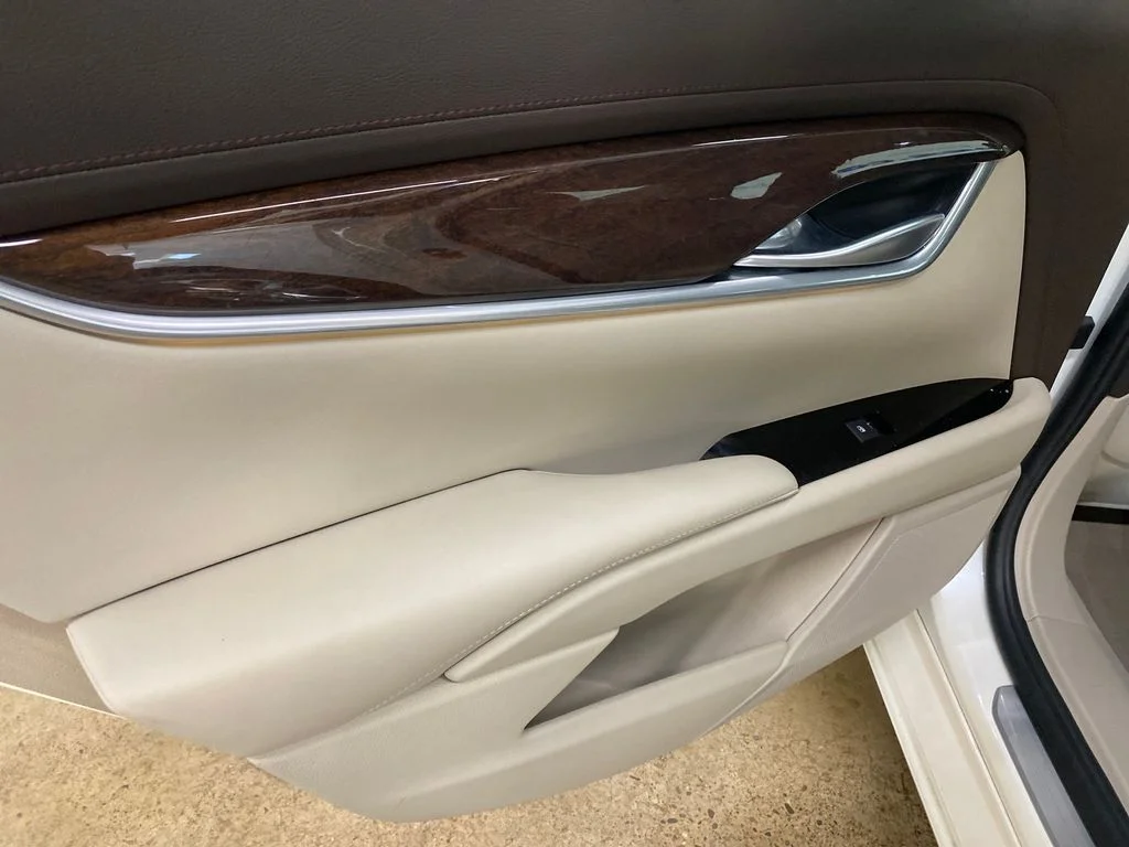 Used 2014 White Cadillac Luxury image 15