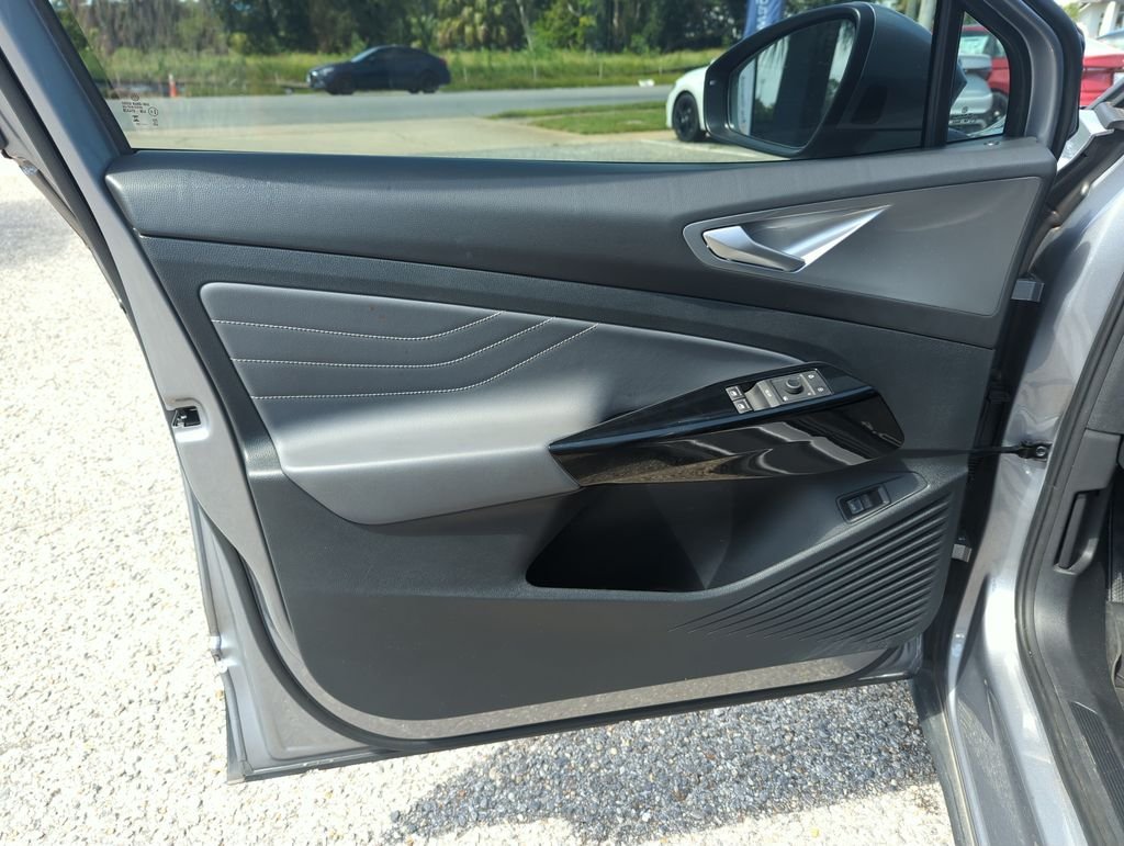 Used 2023 Silver Volkswagen Pro S image 18