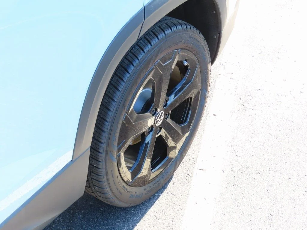 2025 Volkswagen Taos SE Black - Photo 39