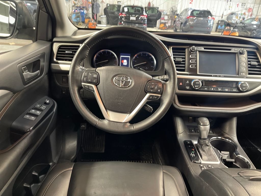 Used 2019 Gray Toyota XLE image 16
