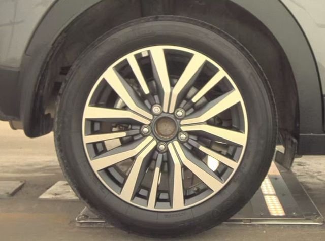Used 2024 Gray Nissan SV image 8