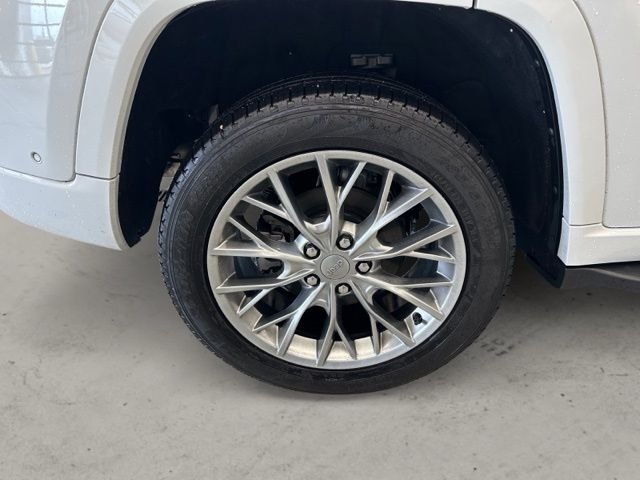 Used 2024 White Jeep Summit image 9