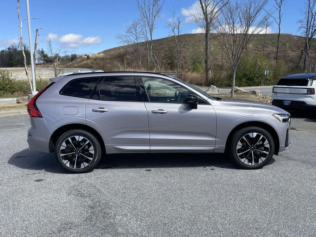 New 2026 Aurora Silver Volvo Plus image 30