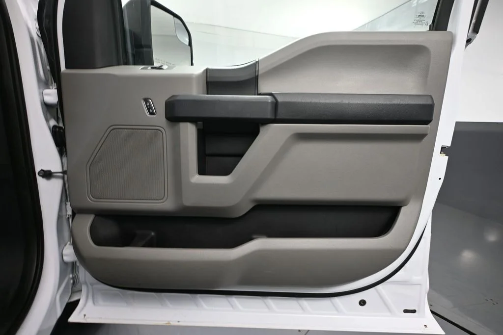 Used 2016 White Ford XL image 40