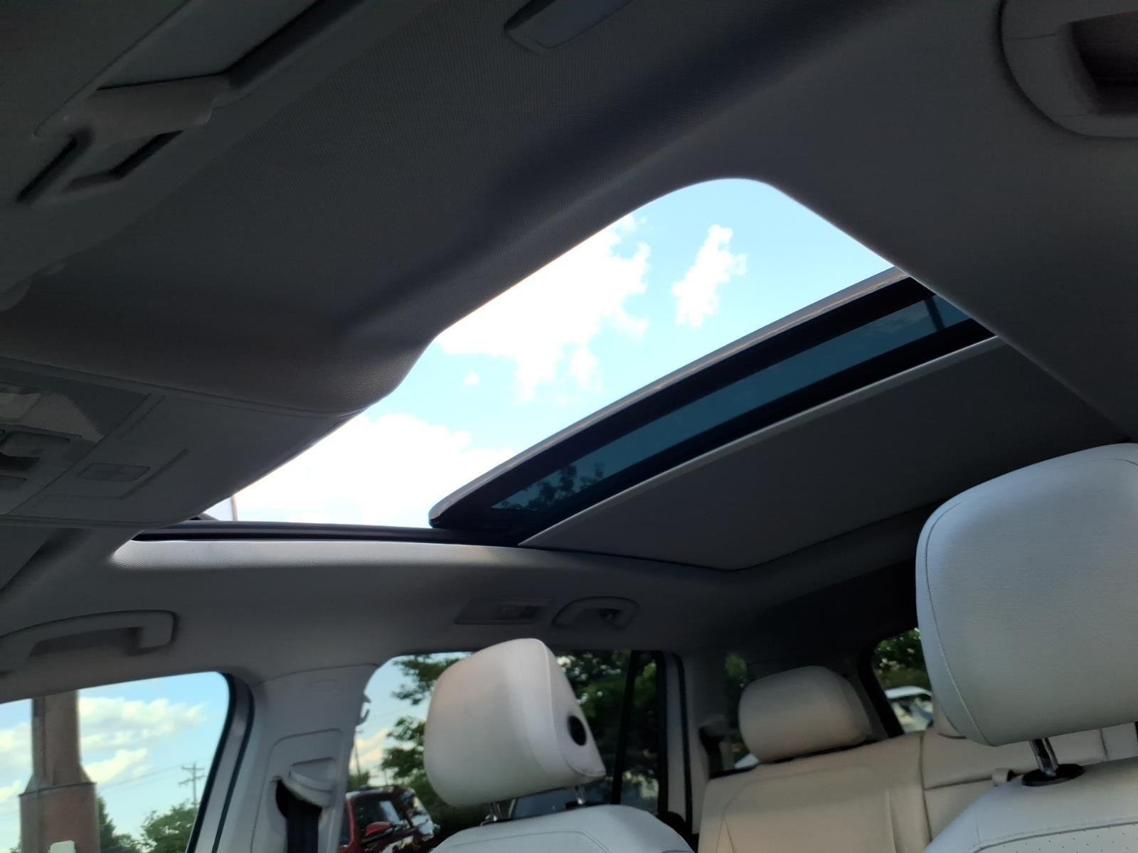 Used 2018 Platinum Gray Metallic Volkswagen SEL image 6