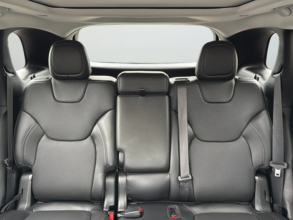 Used 2019 Black Jeep Overland image 33