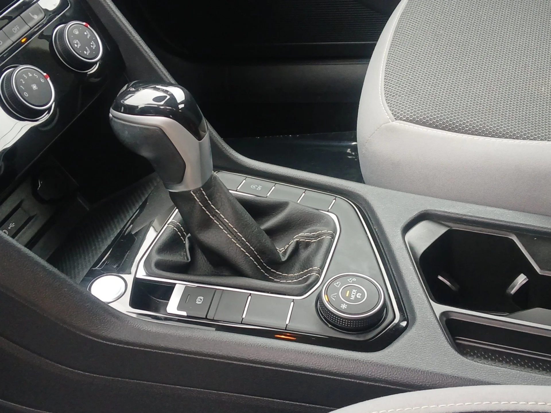 Certified Used 2023  Volkswagen S image 13