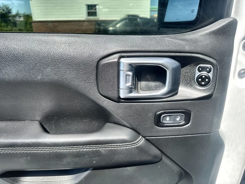 Used 2020 White Jeep Unlimited Sahara image 13