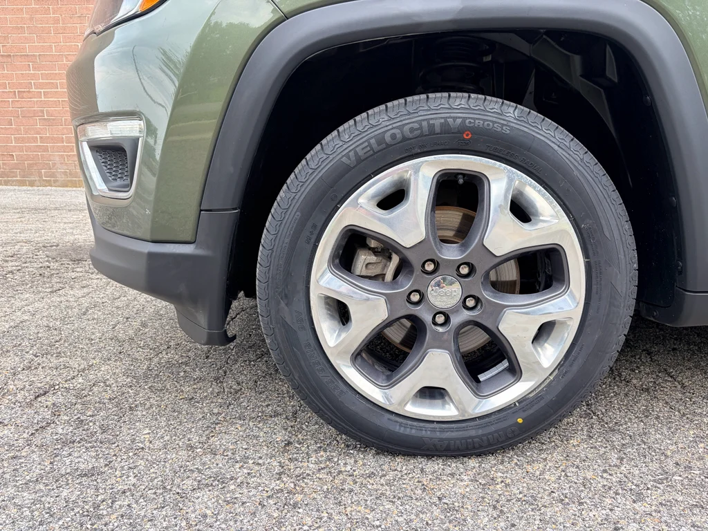 Used 2020 Olive Green Pearlcoat Jeep Limited image 9