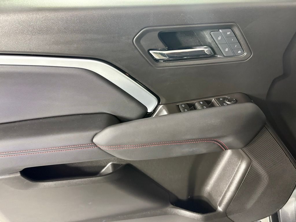 Used 2023 Gray Chevrolet Z71 image 18