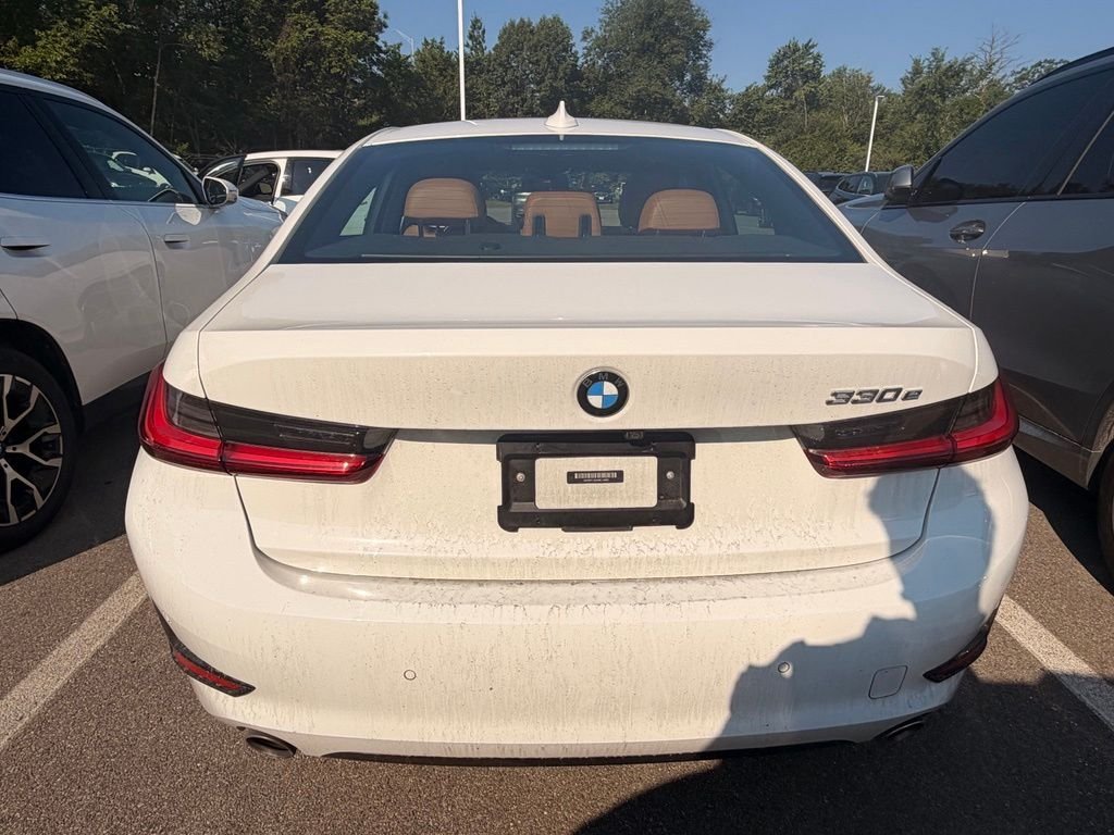 Used 2021 White BMW 330e iPerformance image 4