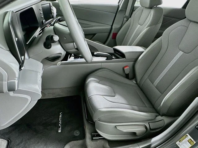 New 2026 Hyundai ELANTRA SE