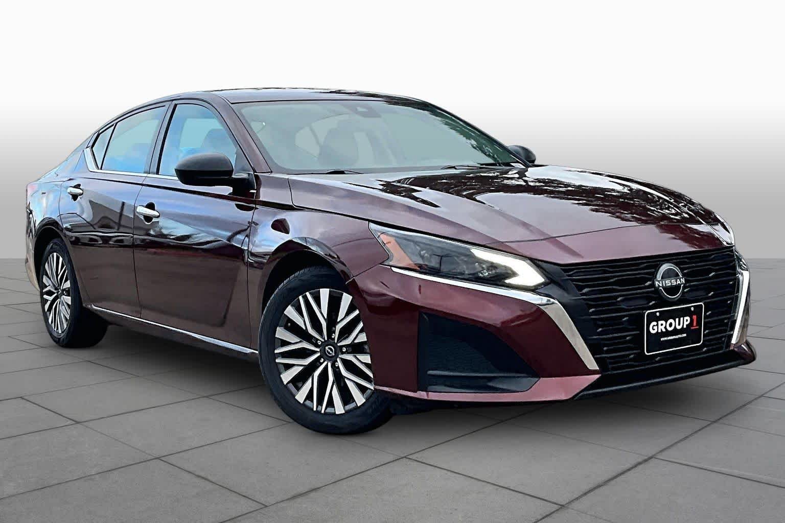 Certified Used 2024 Garnet Pearl Metallic Nissan 2.5 SV image 3
