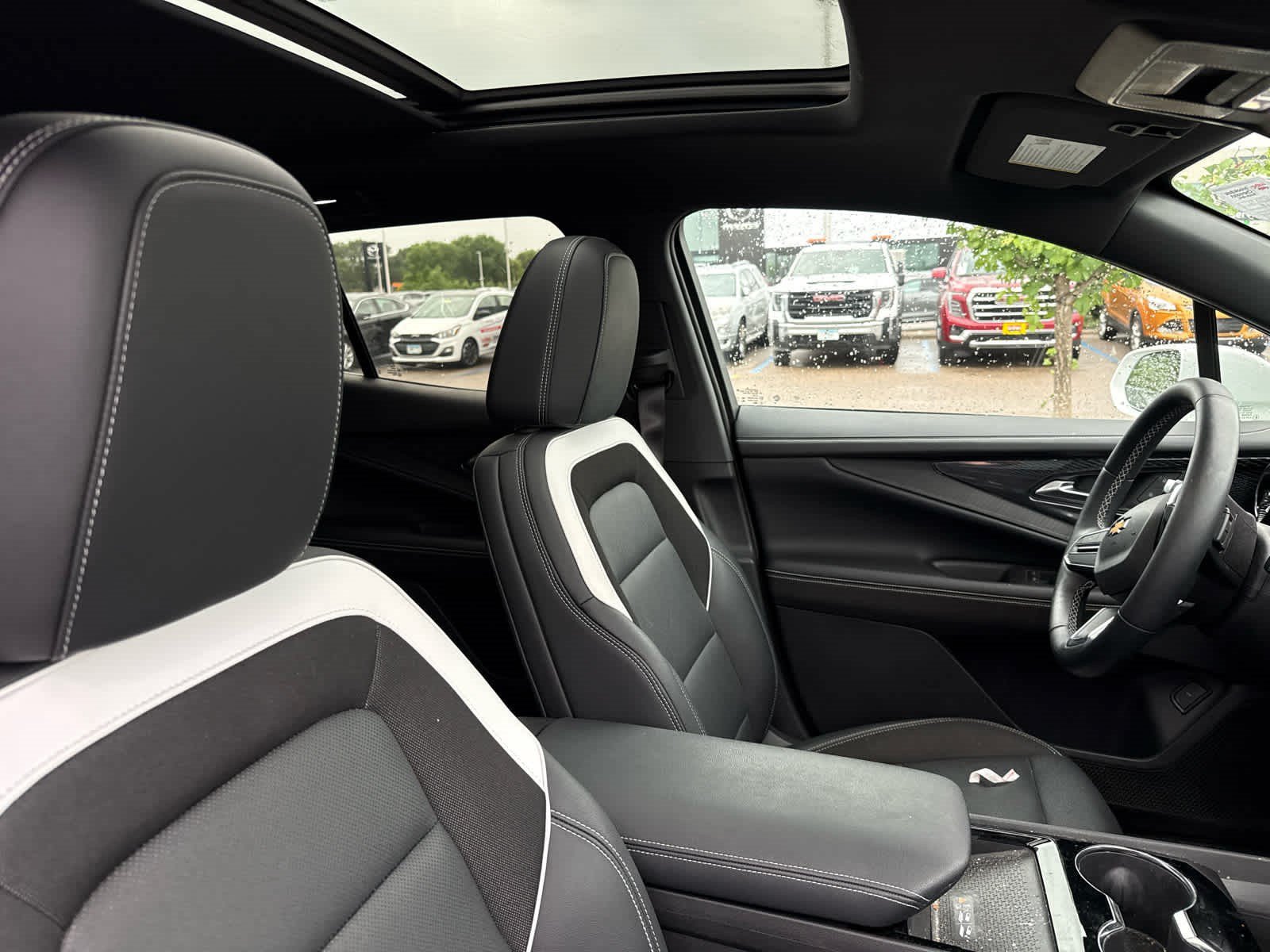 Used 2024 Summit White Chevrolet LT image 9