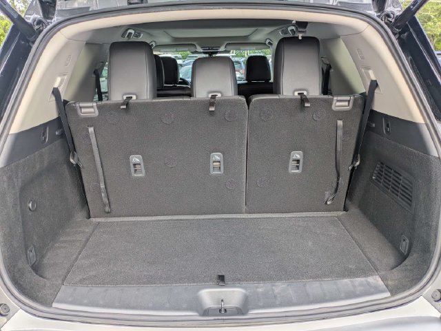 Used 2025 Gray Nissan Platinum image 13