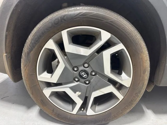 Used 2025 Silver Hyundai SEL Premium image 6