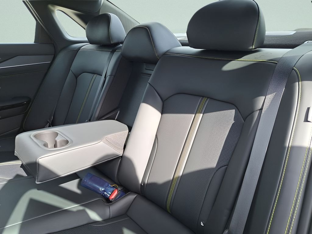 2026 Kia K5 GT - Photo 14