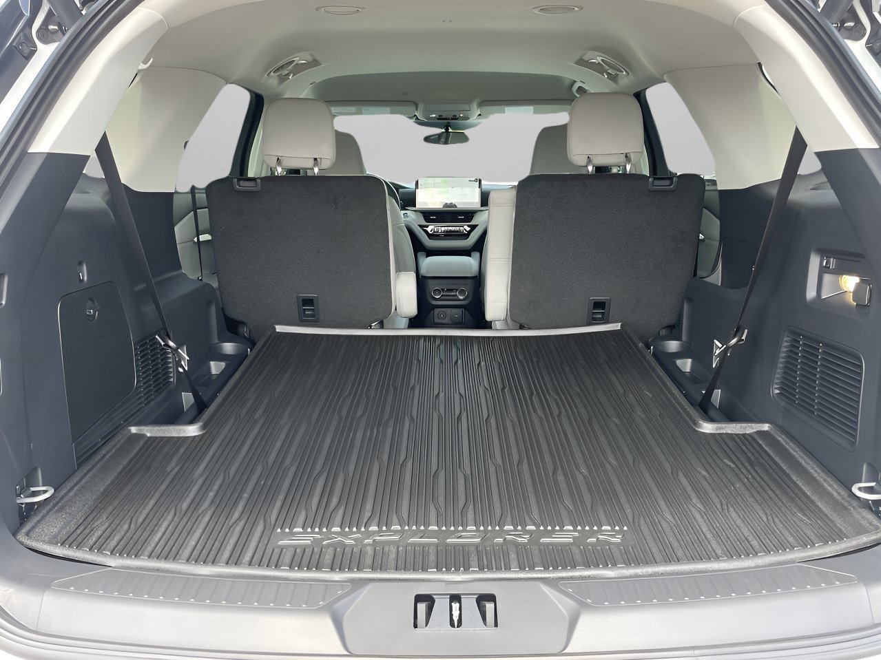 New 2026 Star White Metallic Tri-Coat Ford Active image 8