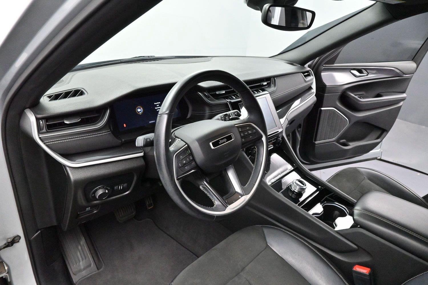 Used 2021 Silver Jeep Altitude image 12