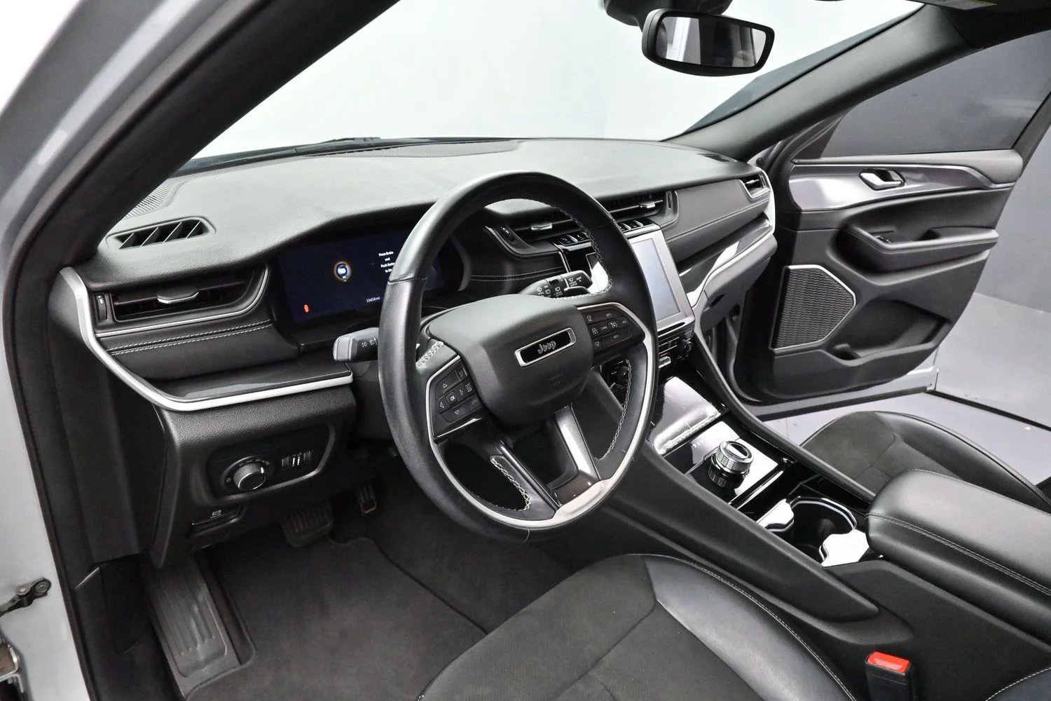 Used 2021 Silver Jeep Altitude image 12