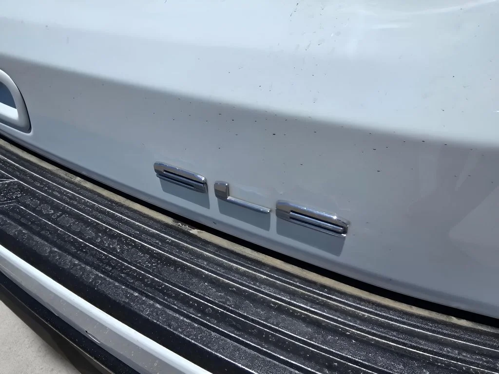 Used 2022 Summit White GMC SLE image 30