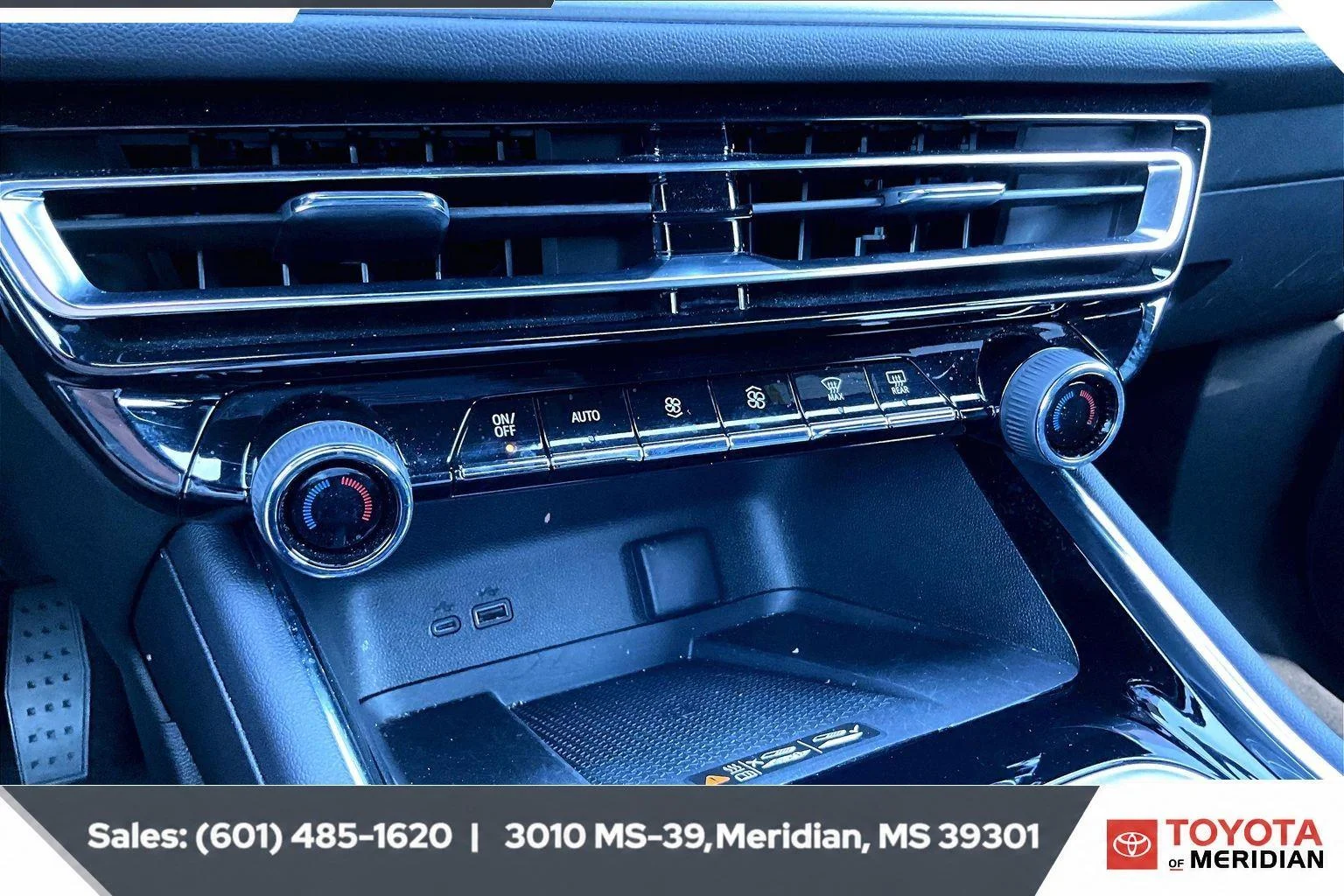 Used 2026 Sterling Gray Metallic Chevrolet FWD LT image 23