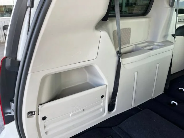 Used 2019 White Knuckle Clearcoat Dodge SE image 47