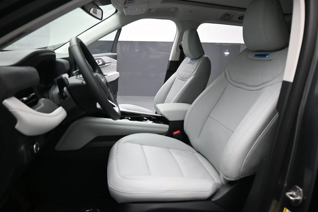 New 2026 Carbonized Gray Metallic Ford Platinum image 9